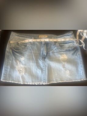 Liberty Wins Distressed Rigid Denim Mini Skirt Light Wash Raw Hem Size 9